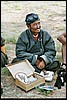 verkoper te Bayanzag, Mongolië , vrijdag 18 juli 2003