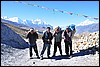Kok en 3 keukenjongens  tijdens tocht van Pa naar Tetang, Nepal , dinsdag 11 oktober 2011